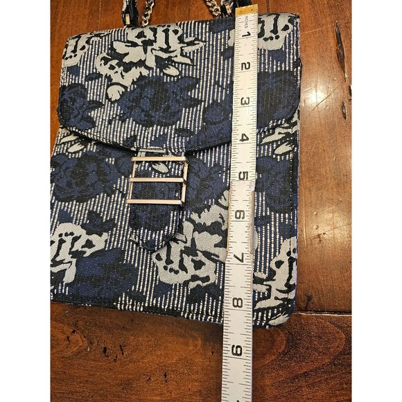 Kelly & Katie Cross Body Navy Blue White Floral - Picture 5 of 11